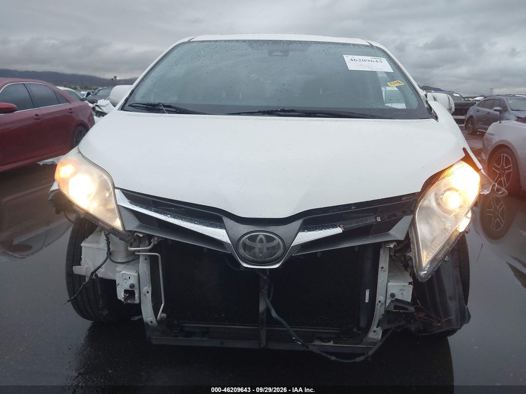 2018 Toyota Sienna XLE 8 Passenger photo 6