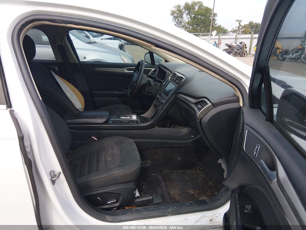 2017 Ford Fusion SE photo 5