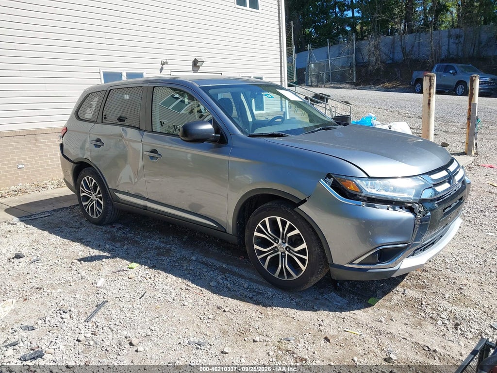 2016 Mitsubishi Outlander ES photo 1