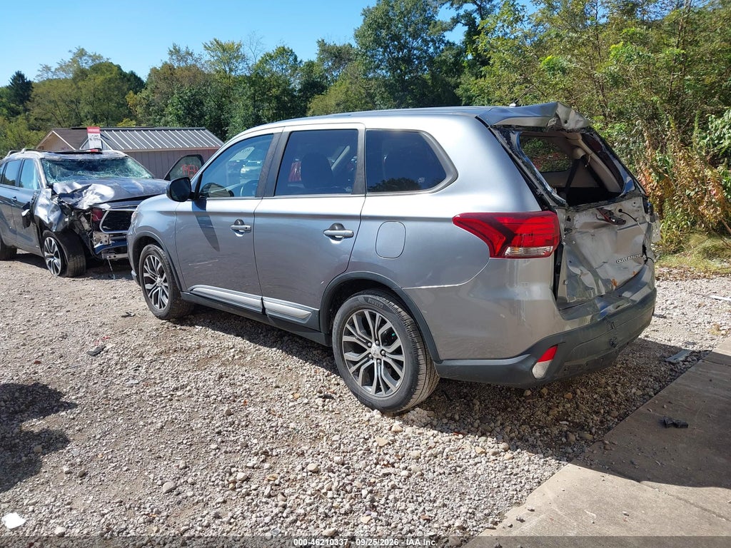 2016 Mitsubishi Outlander ES photo 3