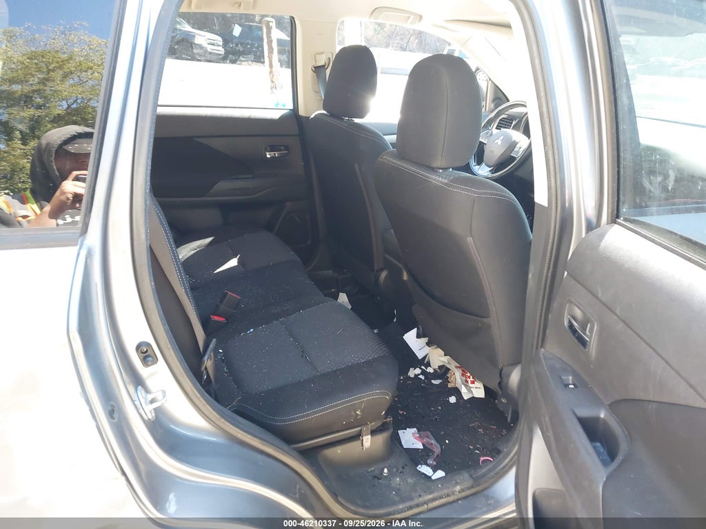 2016 Mitsubishi Outlander ES photo 8