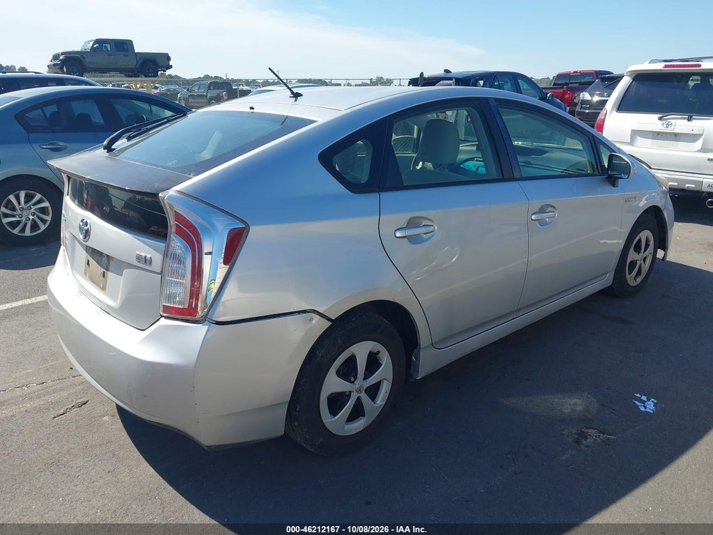 2013 Toyota Prius TWO photo 4