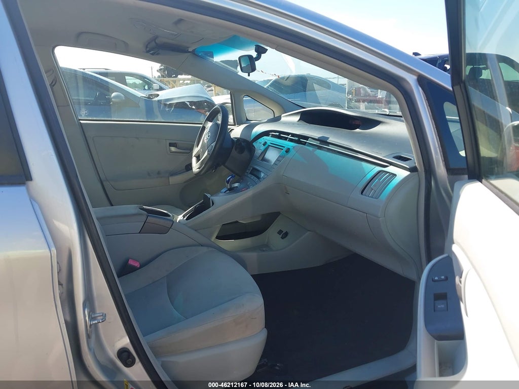 2013 Toyota Prius TWO photo 5