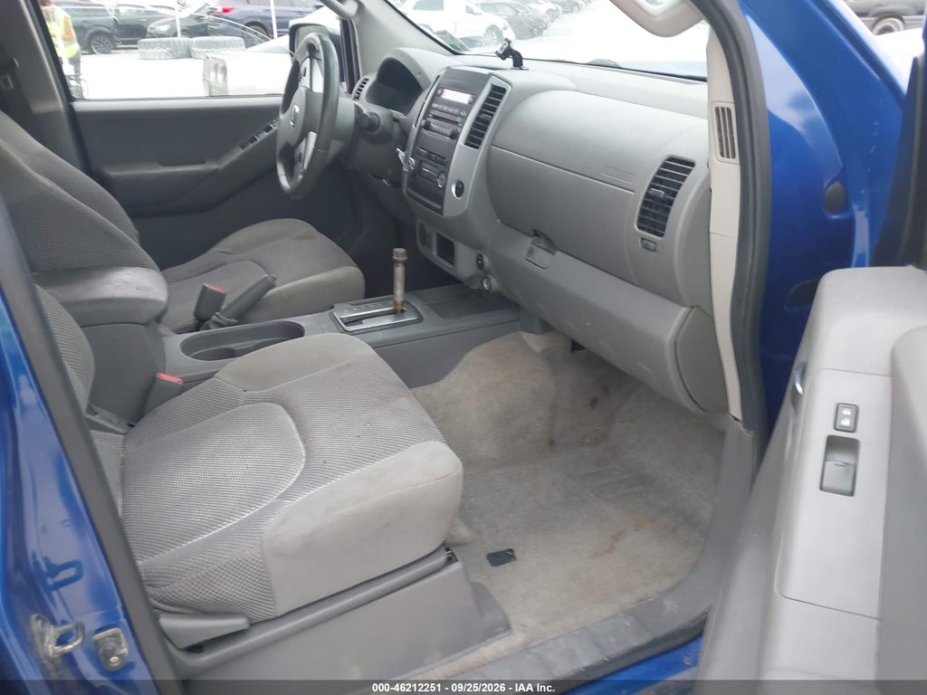 2012 Nissan Frontier SV photo 5