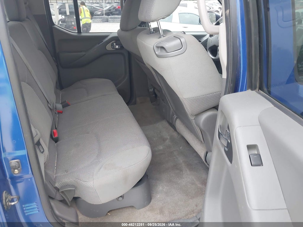 2012 Nissan Frontier SV photo 8