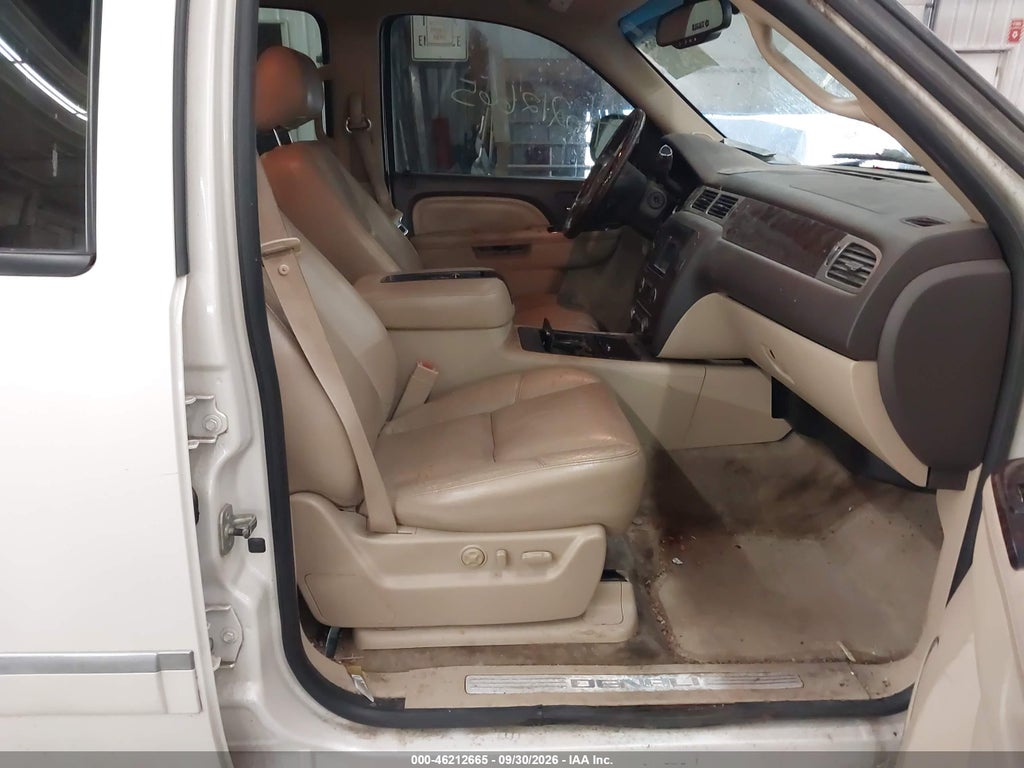 2011 GMC Yukon XL 1500 Denali photo 5