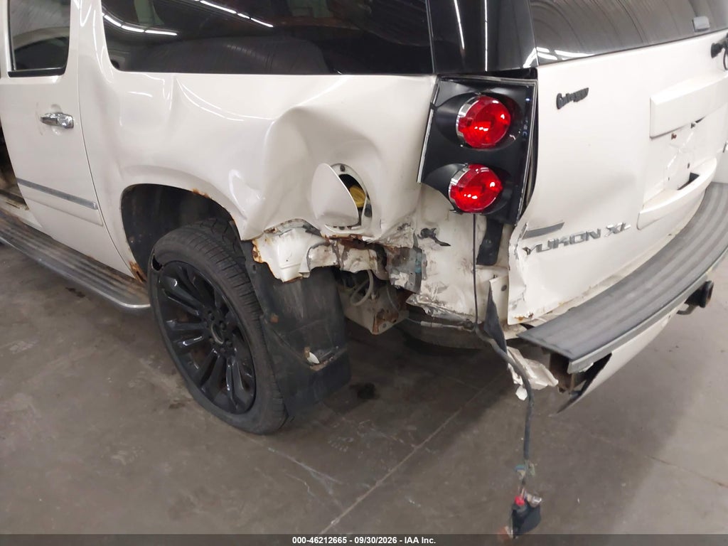 2011 GMC Yukon XL 1500 Denali photo 6