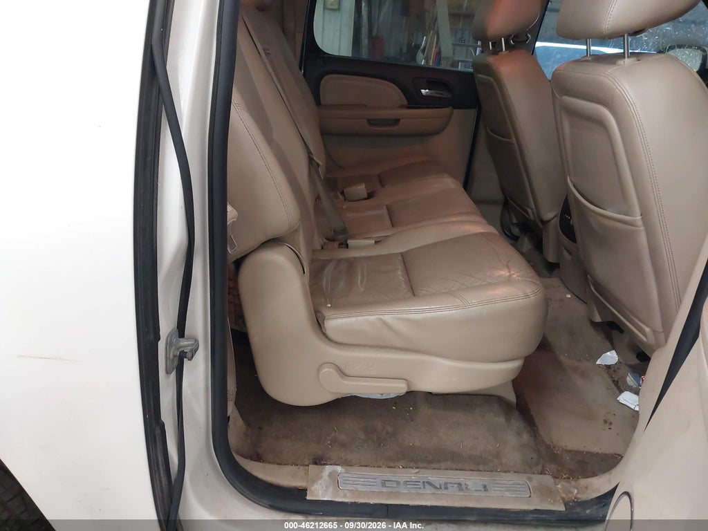 2011 GMC Yukon XL 1500 Denali photo 8