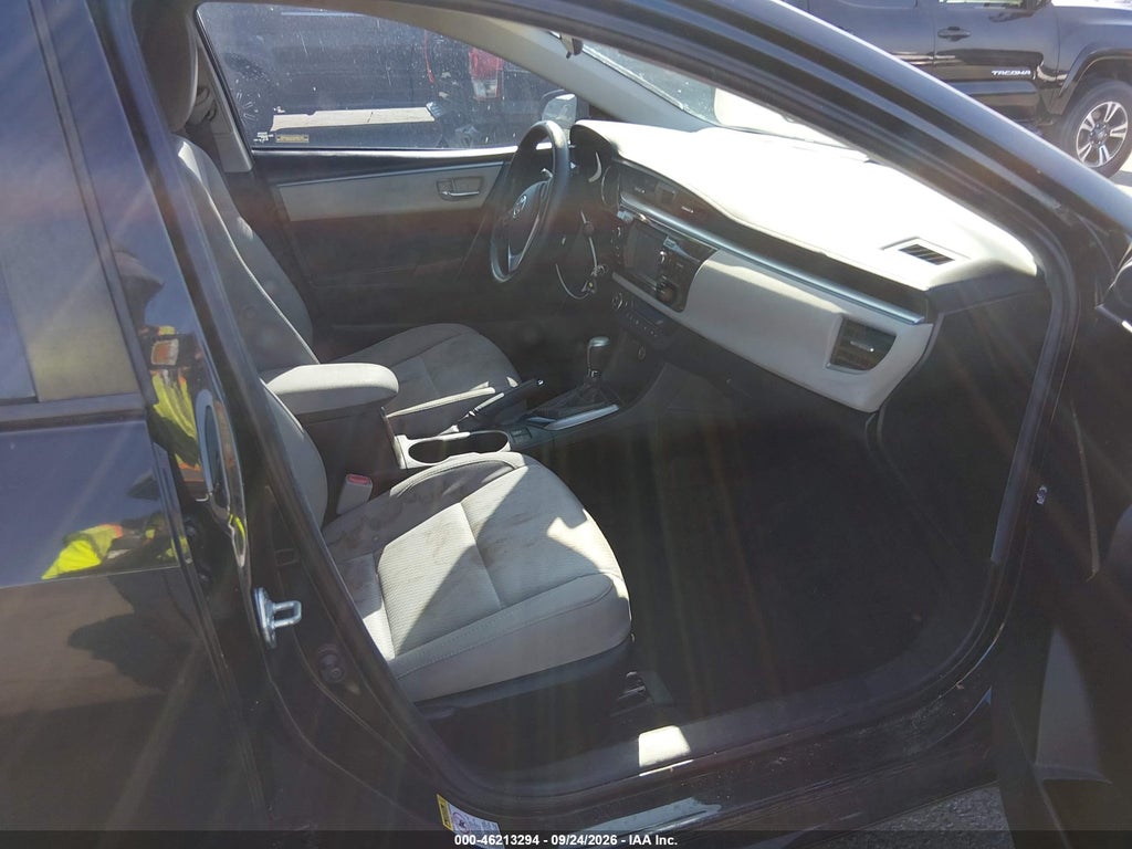 2016 Toyota Corolla LE photo 5