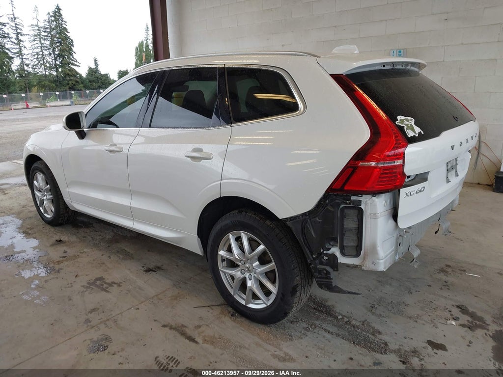 2021 Volvo XC60 T6 Momentum photo 3