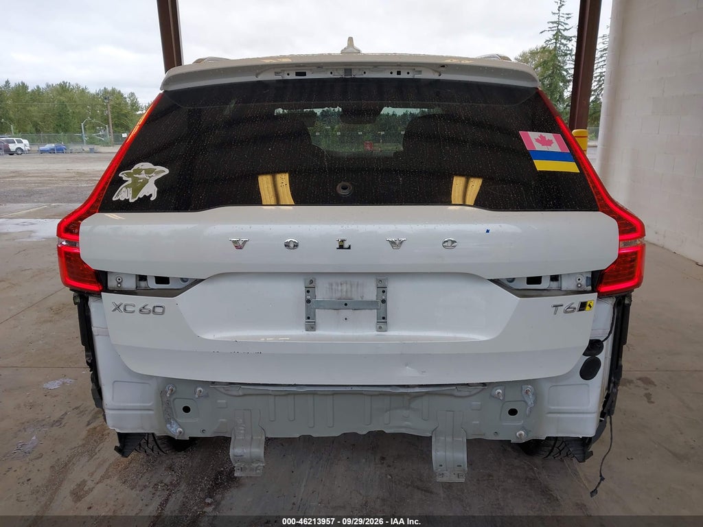 2021 Volvo XC60 T6 Momentum photo 6