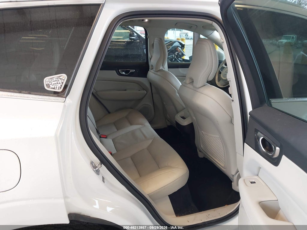 2021 Volvo XC60 T6 Momentum photo 8
