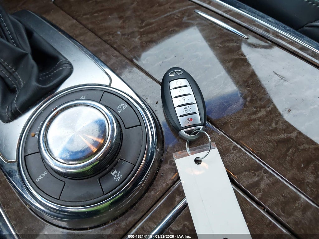 2016 Infiniti QX80 photo 11