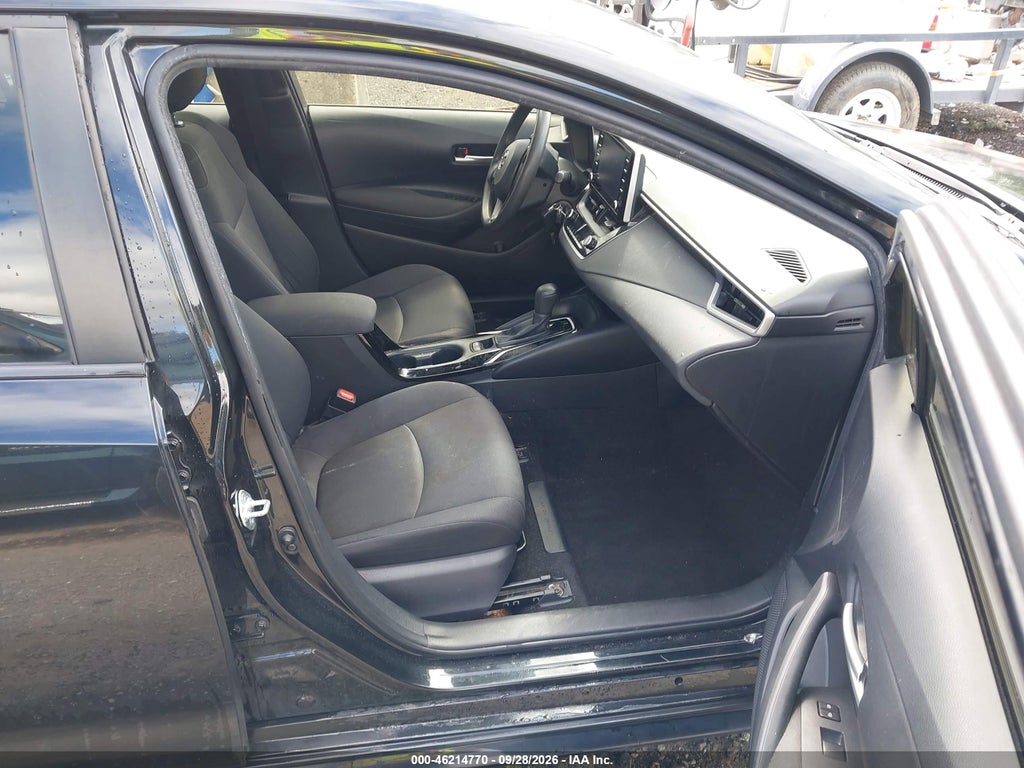 2021 Toyota Corolla LE photo 5