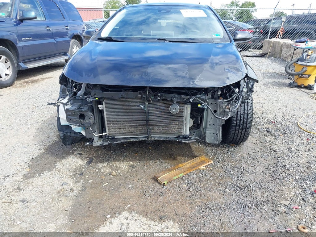 2021 Toyota Corolla LE photo 6