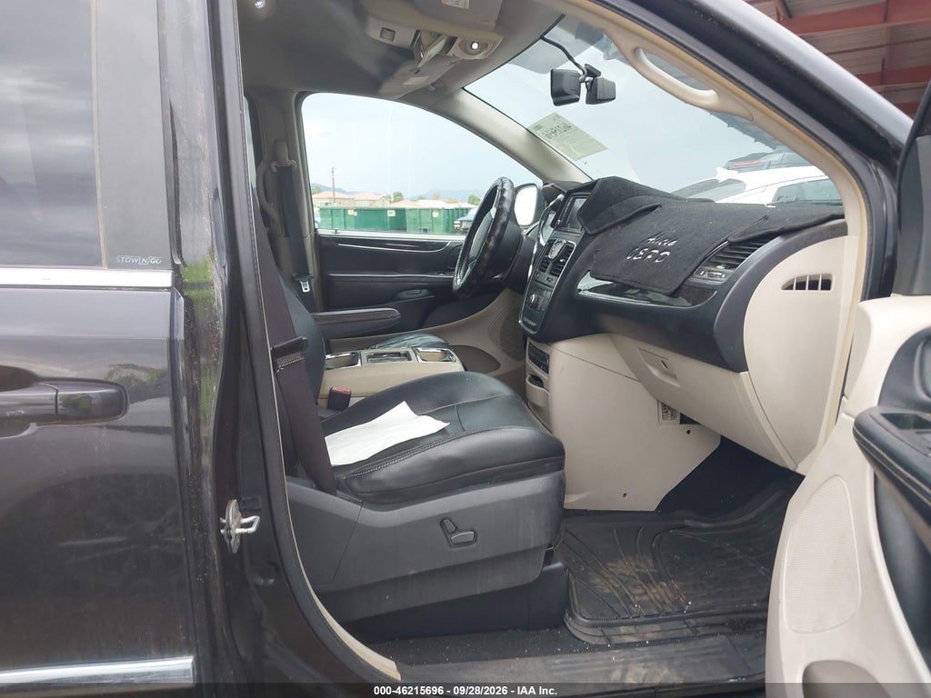 2012 Chrysler Town & Country Touring-L photo 5