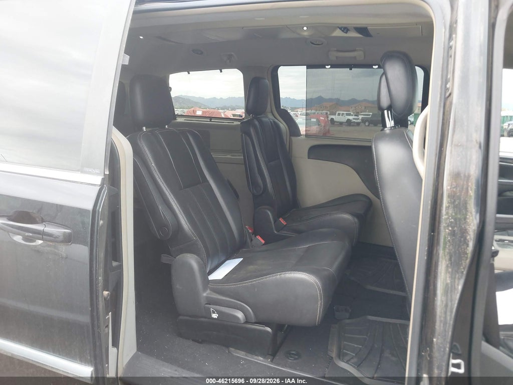 2012 Chrysler Town & Country Touring-L photo 8