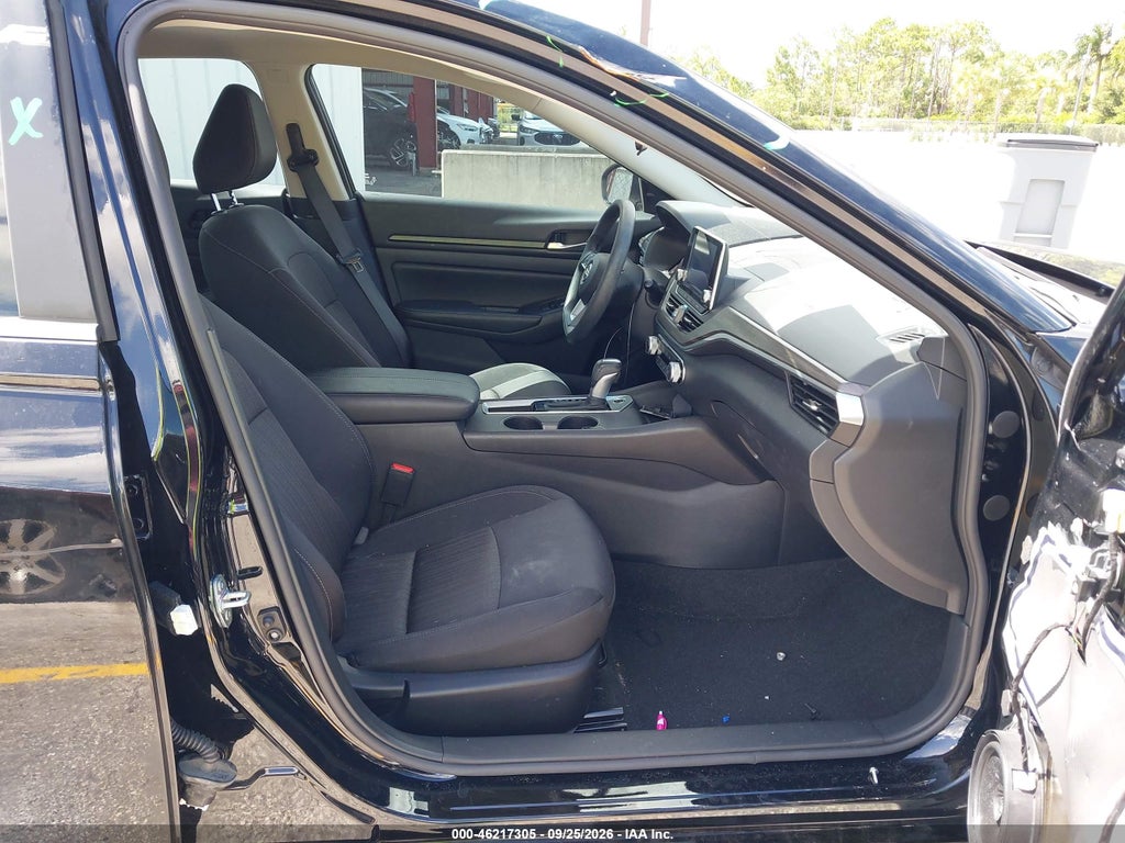 2025 Nissan Altima SV FWD photo 5