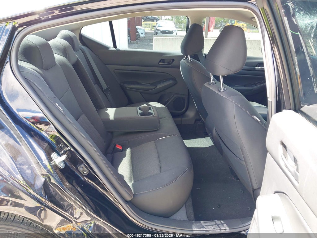 2025 Nissan Altima SV FWD photo 8