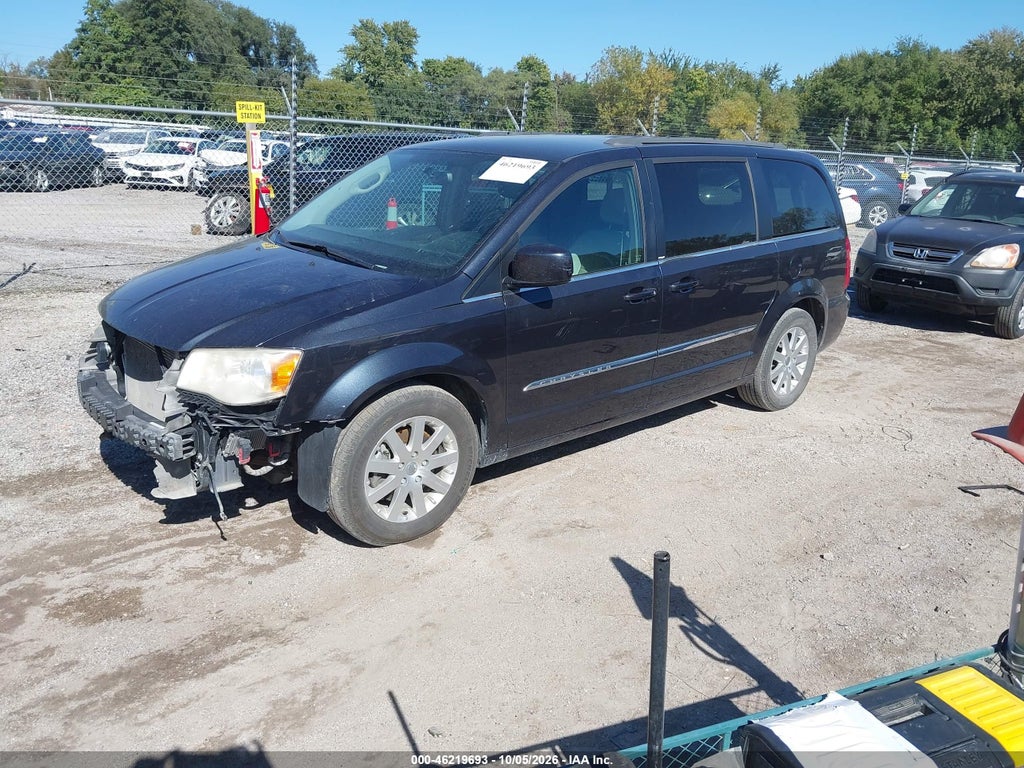 2013 Chrysler Town & Country Touring photo 2