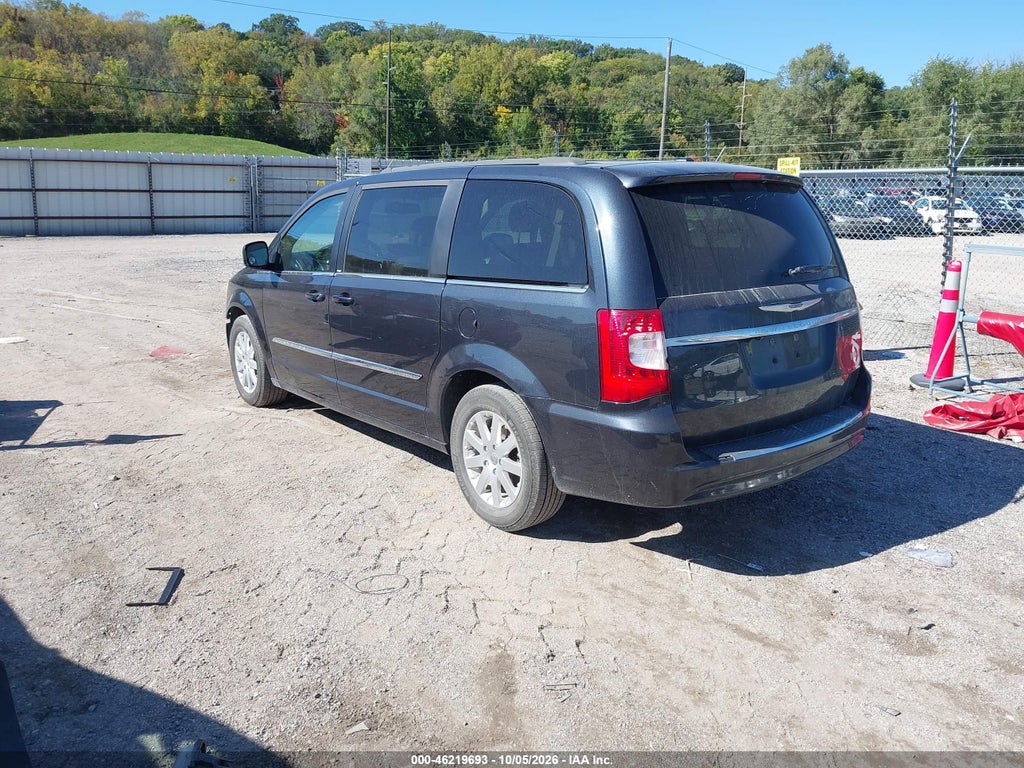 2013 Chrysler Town & Country Touring photo 3