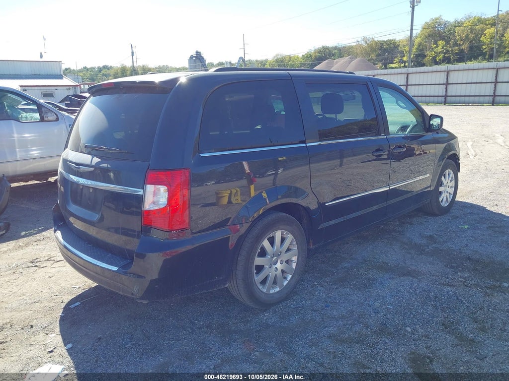 2013 Chrysler Town & Country Touring photo 4