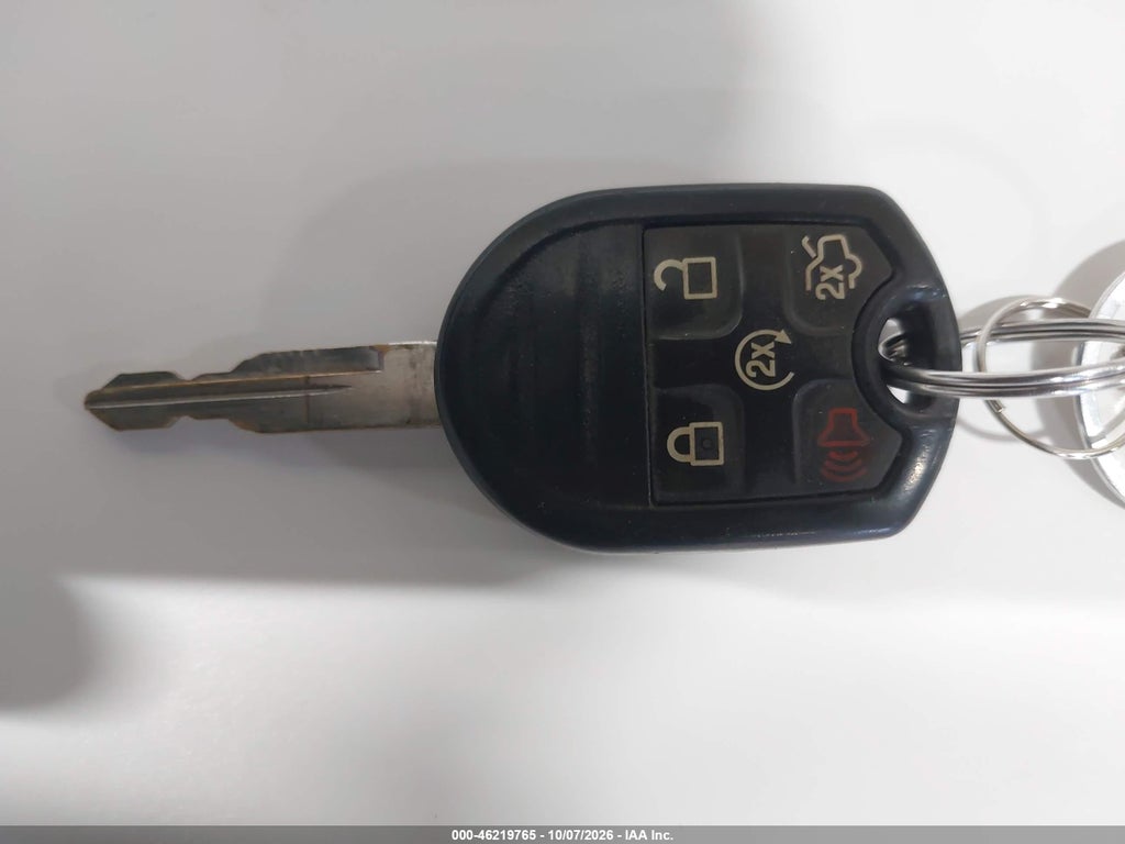 2013 Ford Taurus SEL photo 11