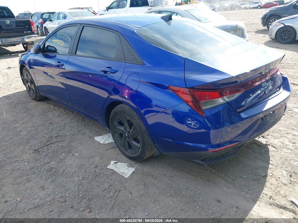 2023 Hyundai Elantra SEL photo 3