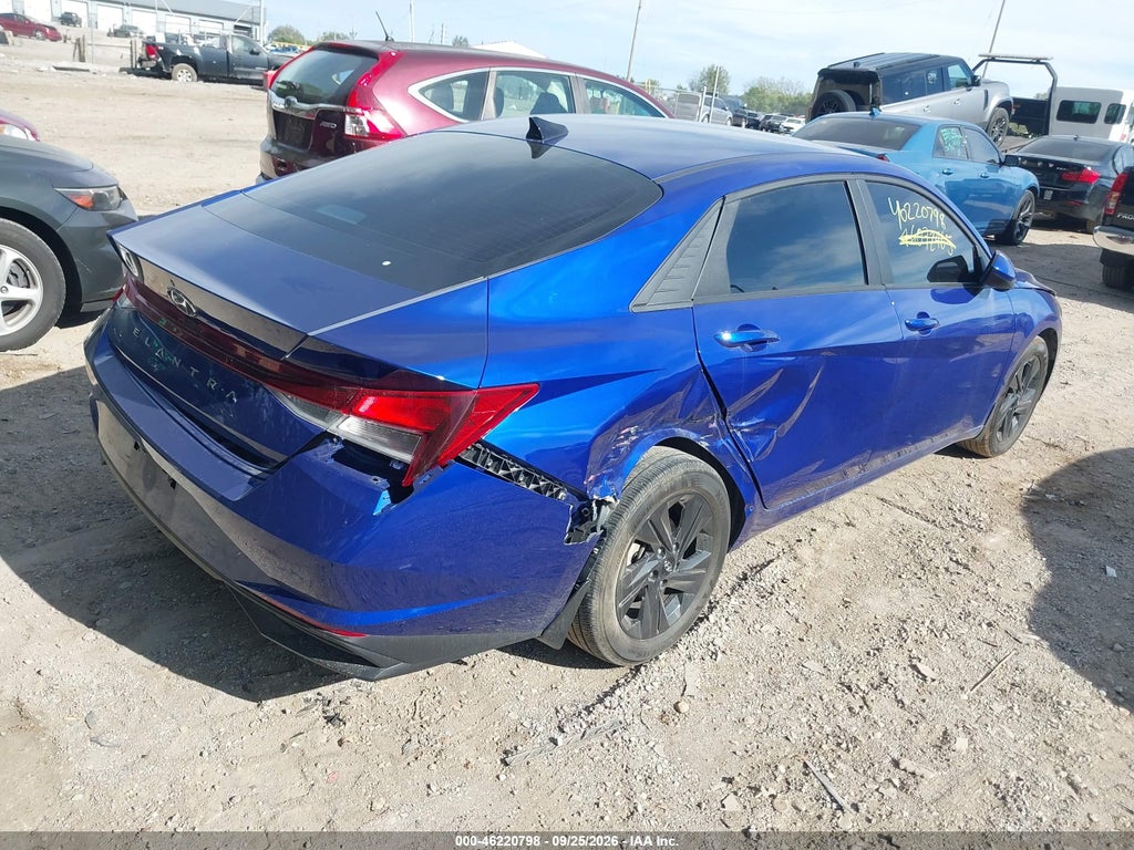 2023 Hyundai Elantra SEL photo 4