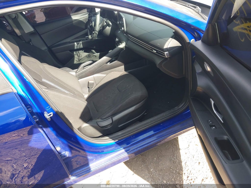 2023 Hyundai Elantra SEL photo 5