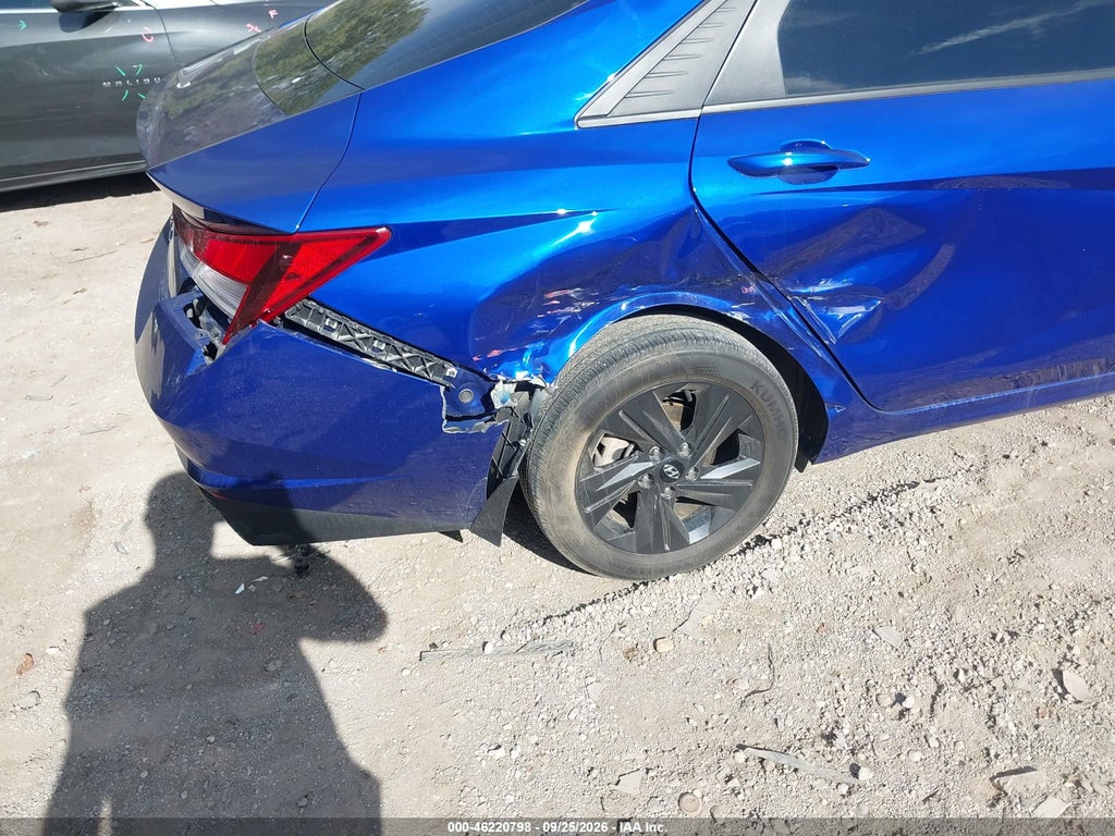 2023 Hyundai Elantra SEL photo 6
