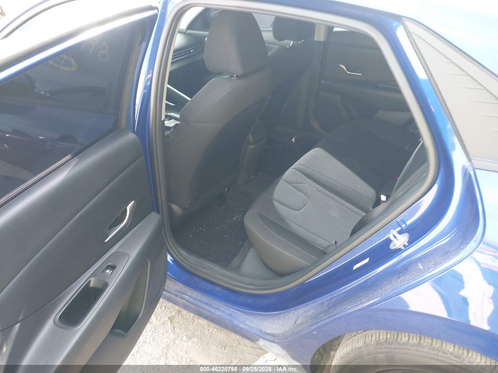 2023 Hyundai Elantra SEL photo 8
