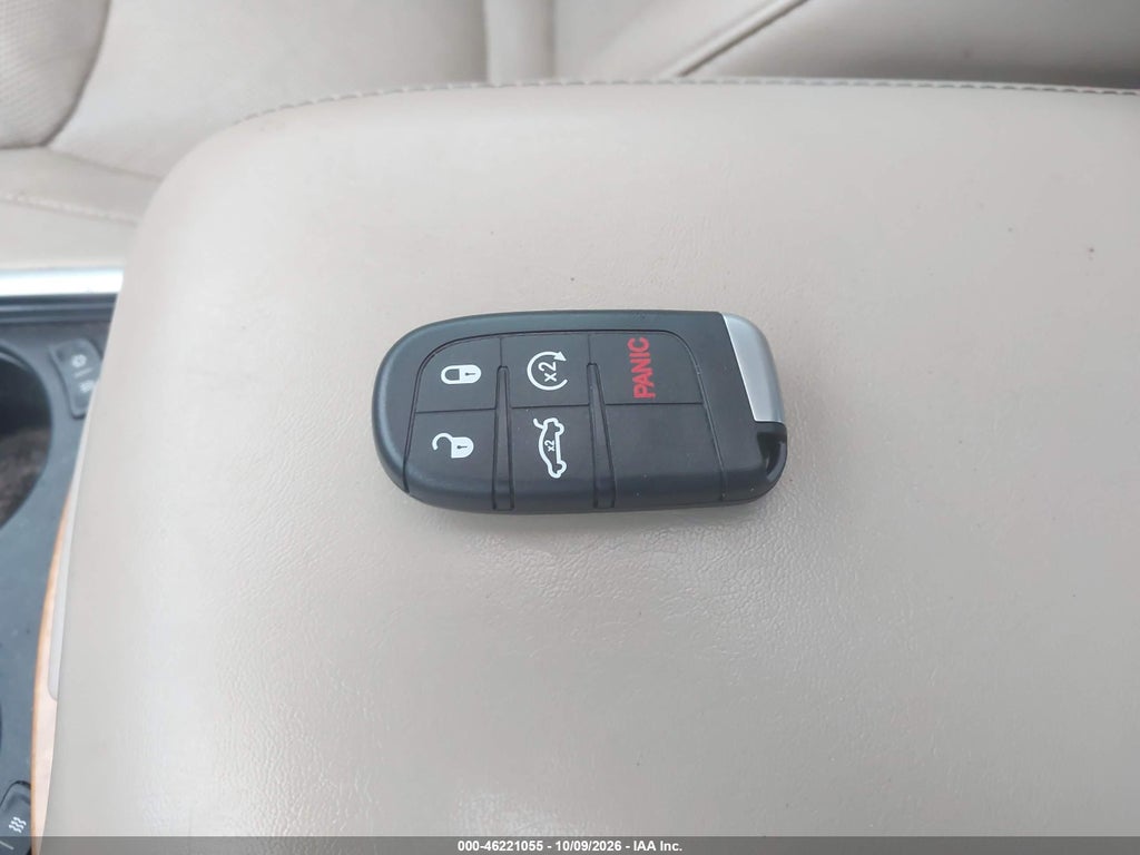 2013 Chrysler 300C photo 11
