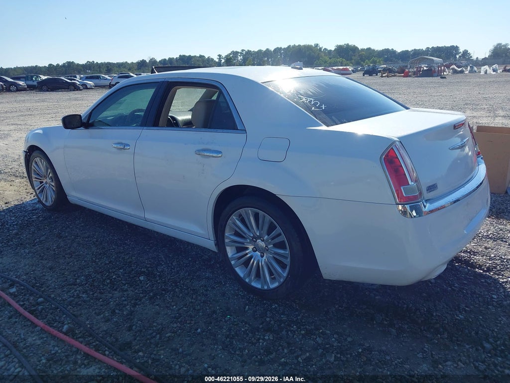 2013 Chrysler 300C photo 3