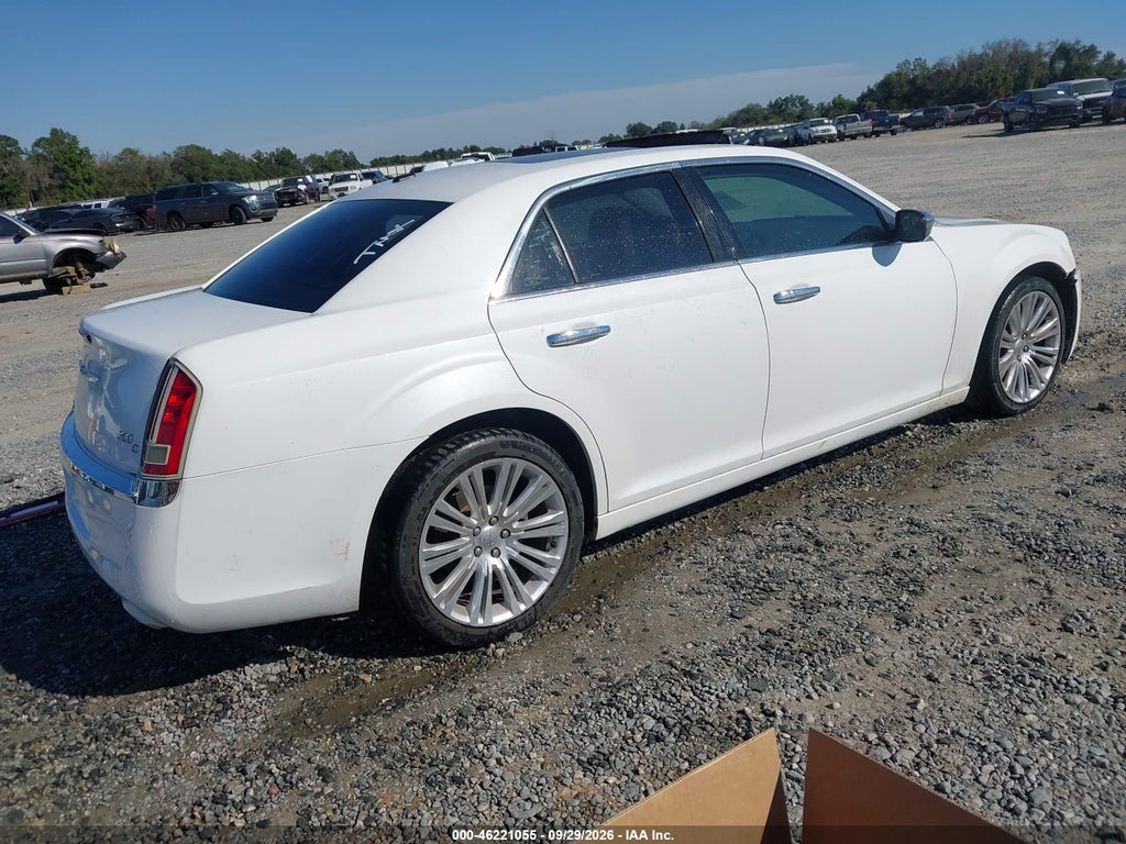 2013 Chrysler 300C photo 4