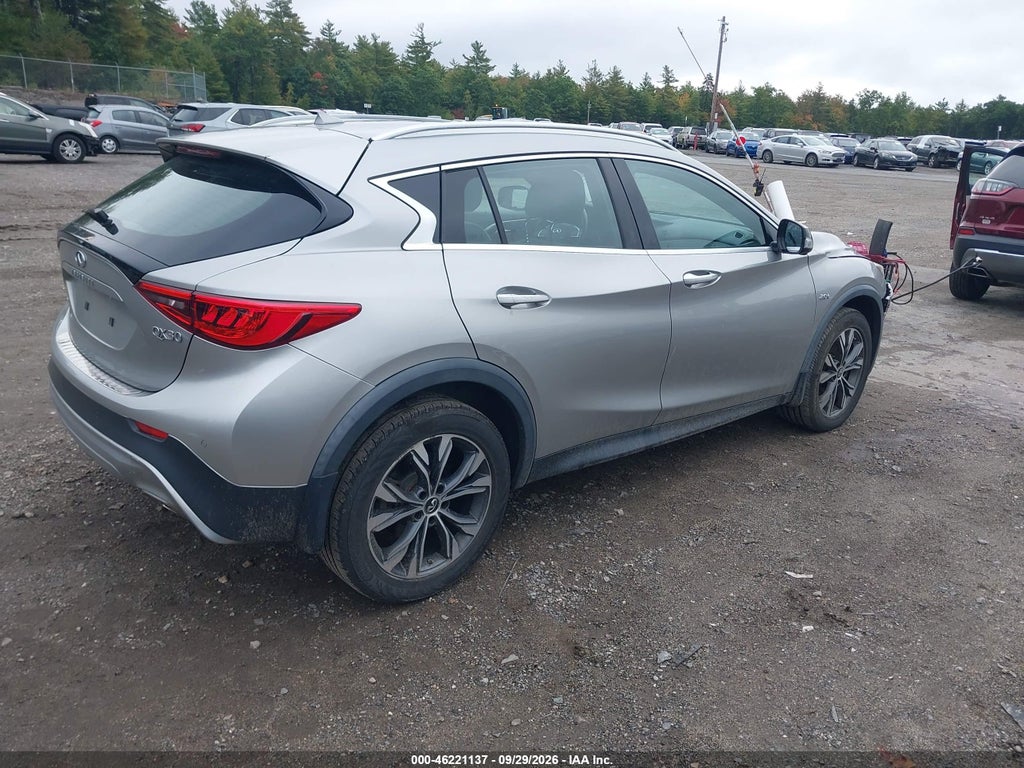2018 Infiniti QX30 Essential photo 4