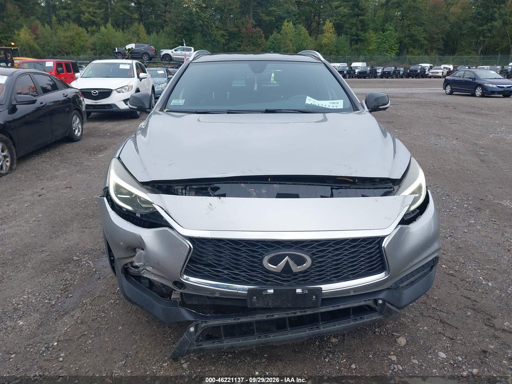 2018 Infiniti QX30 Essential photo 6