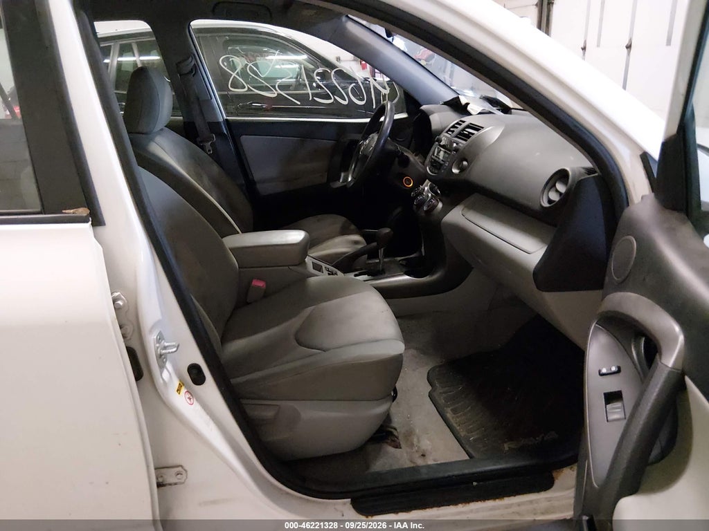 2010 Toyota RAV4 photo 5