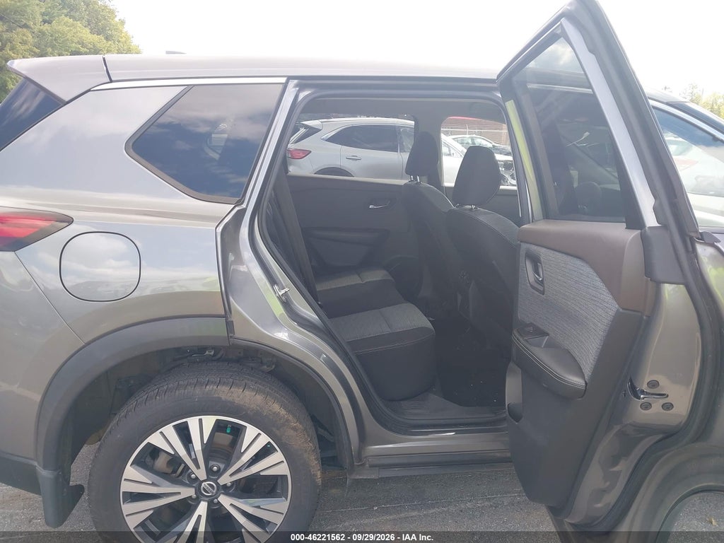 2021 Nissan Rogue SV FWD photo 8