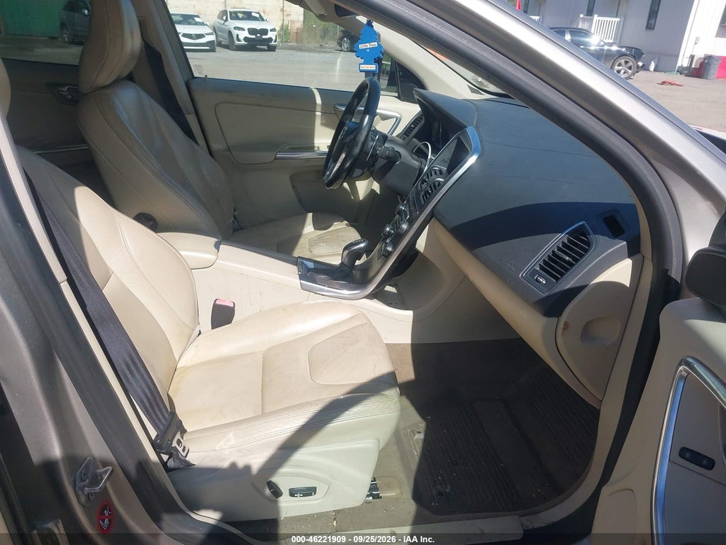 2014 Volvo XC60 T6 Premier Plus photo 5
