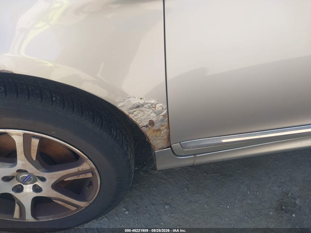 2014 Volvo XC60 T6 Premier Plus photo 6