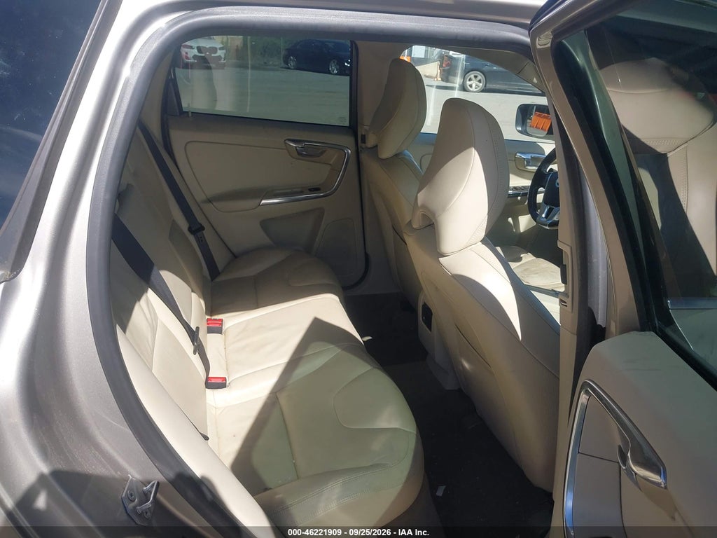 2014 Volvo XC60 T6 Premier Plus photo 8
