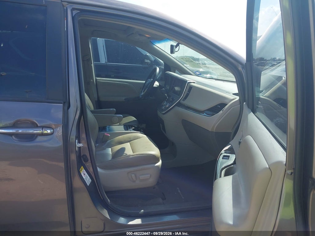 2017 Toyota Sienna XLE 8 Passenger photo 5