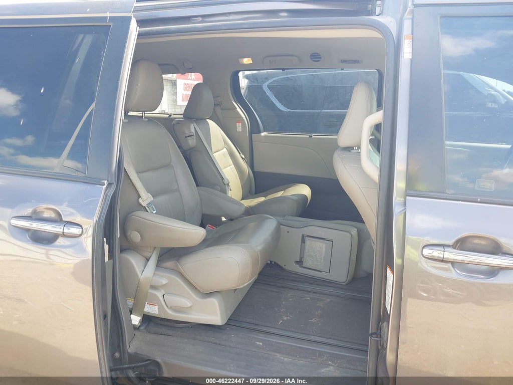 2017 Toyota Sienna XLE 8 Passenger photo 8