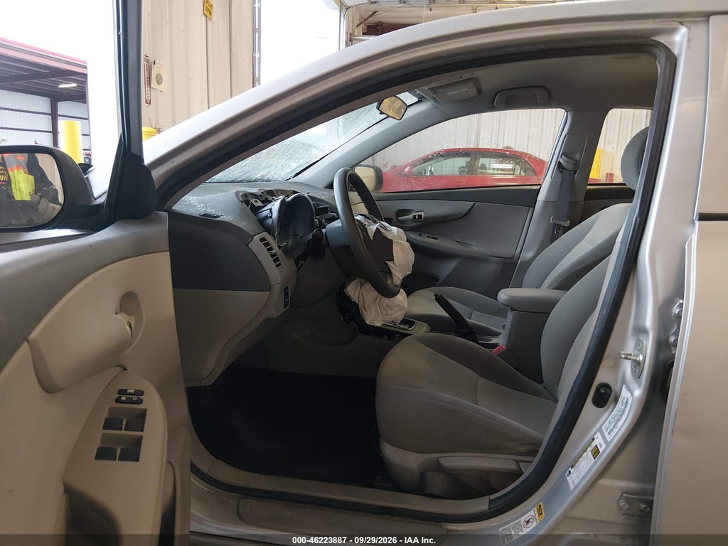 2009 Toyota Corolla LE photo 5