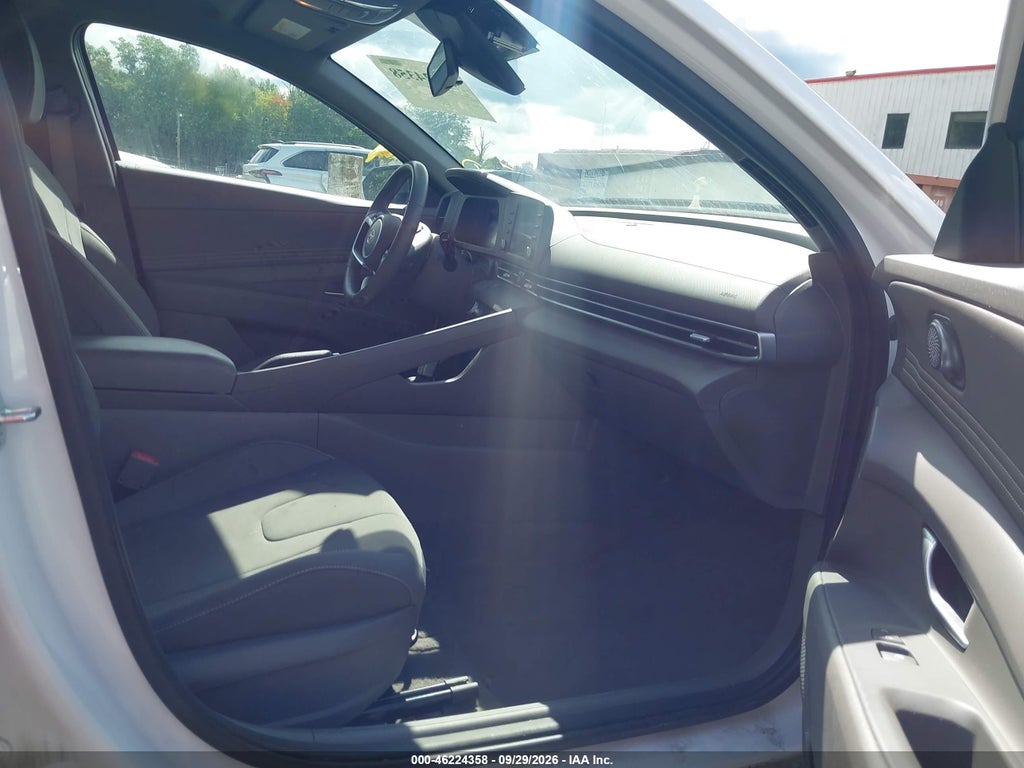 2025 Hyundai Elantra SEL Sport photo 5