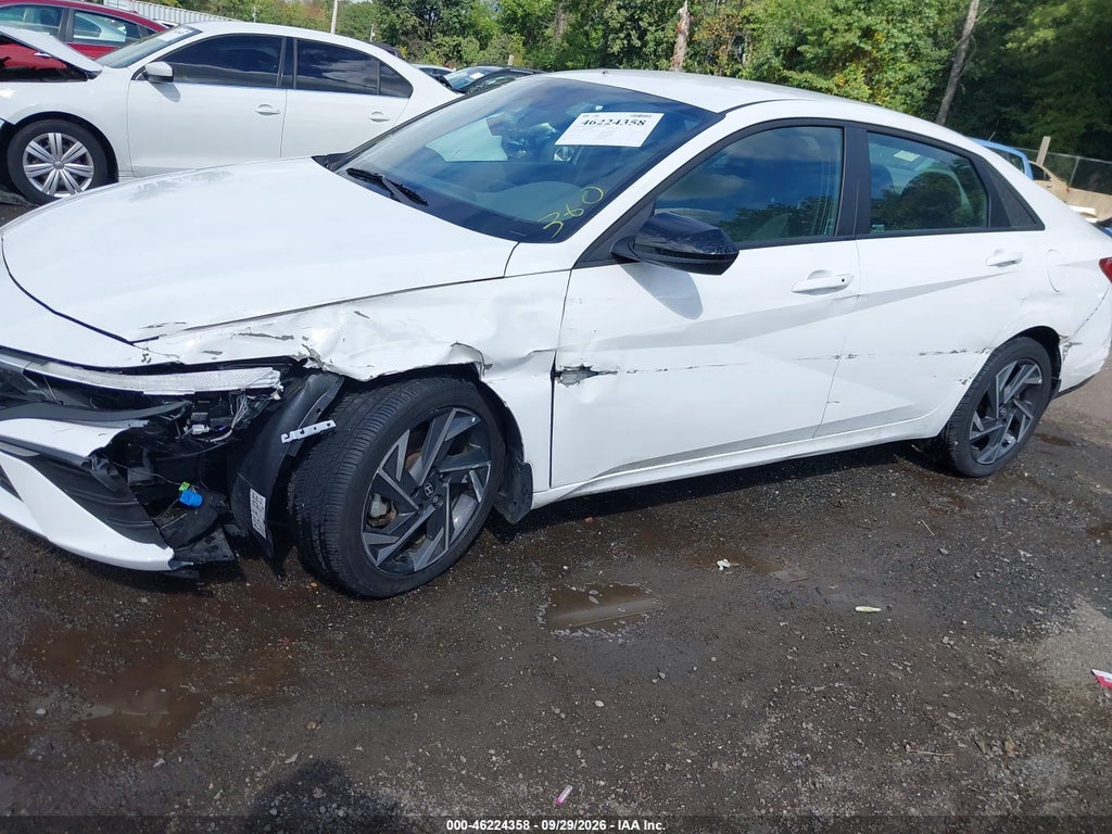 2025 Hyundai Elantra SEL Sport photo 6