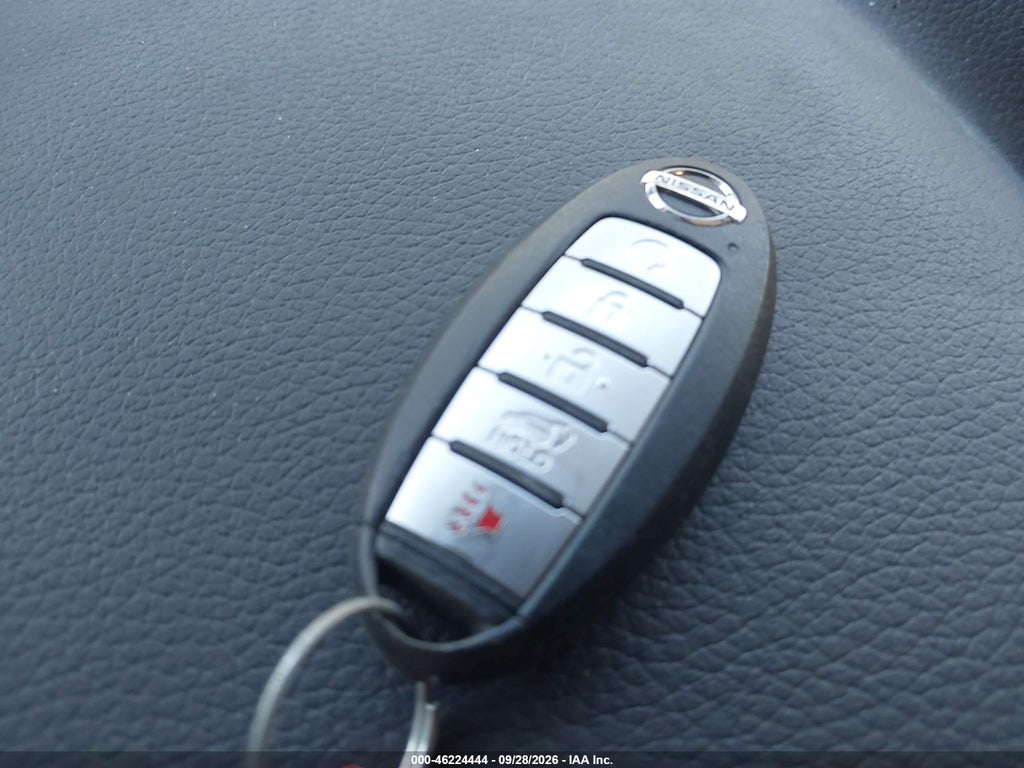 2019 Nissan Rogue SV photo 11