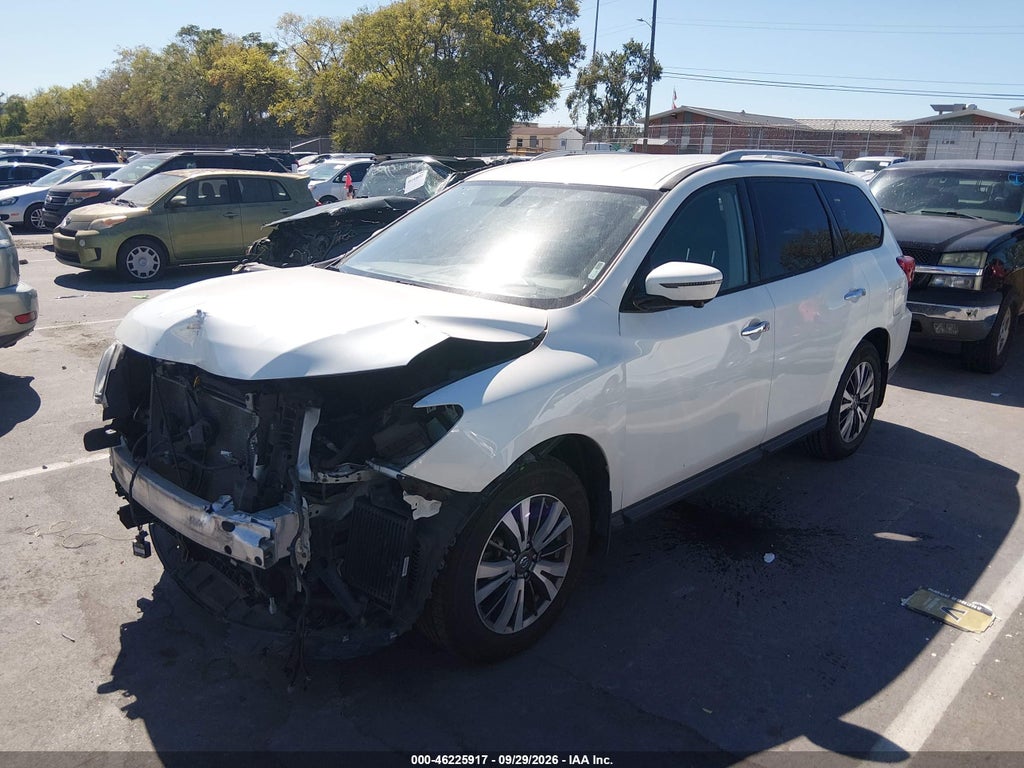 2019 Nissan Pathfinder SL photo 2