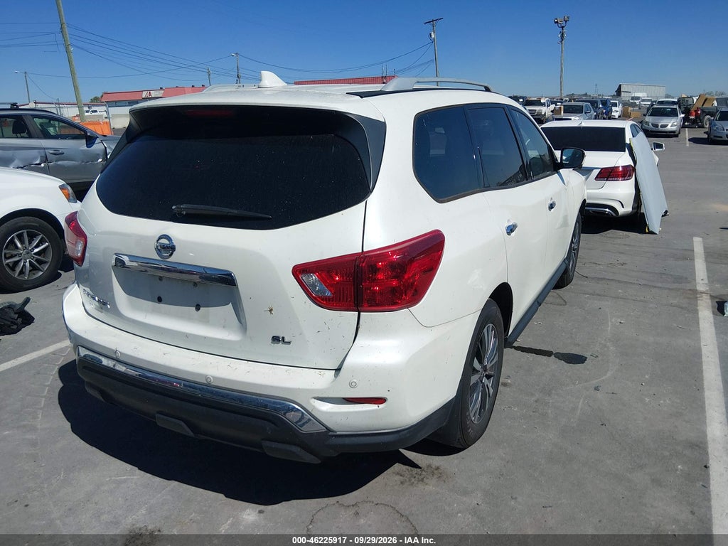 2019 Nissan Pathfinder SL photo 4